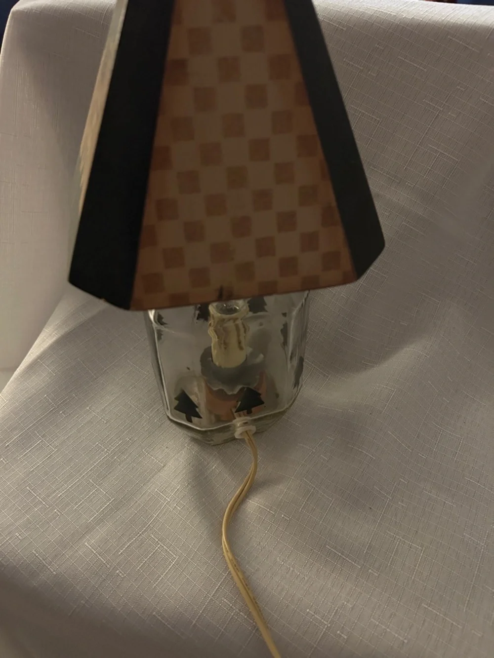 Patriotic Table Lamp with Colonial House Design